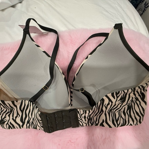 Leonisa Plunge Wireless Bras for Women - Seamless No Underwire
Triangle Bra - Picture 8 of 13